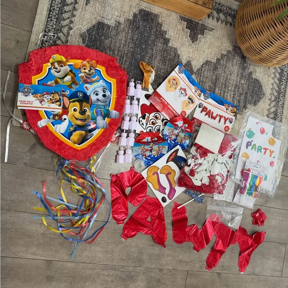New Paw Patrol Party Supplies Piñata, Balloon Garland Banner Bubbles Blowouts